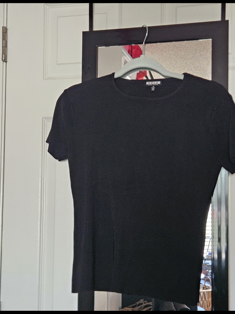 Woman's Epic New York Black Ribbed Short Sleeve Tee Shirt - Size Medium - Picture 2 of 12